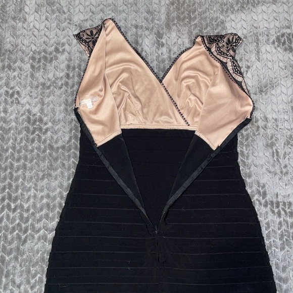 Signature Lana Stunning Formal Lace & Black Dress. Size 10 - Picture 7 of 10